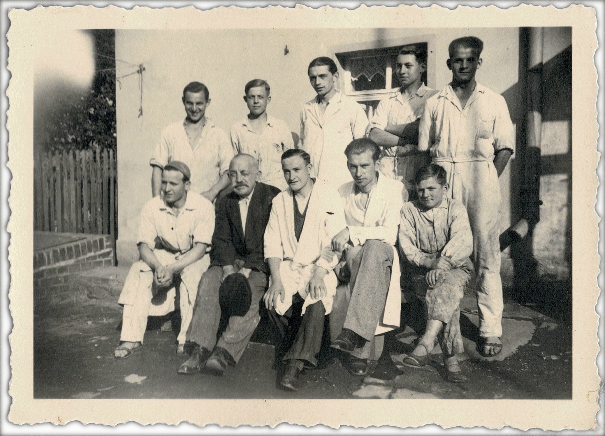 Helmut Rothe / vorn 2.von rechts mit seinen damaligen Kollegen 1935-1937
